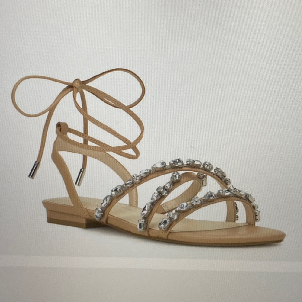 Jessica Simpson Rabenie Flat Sandal in Buff